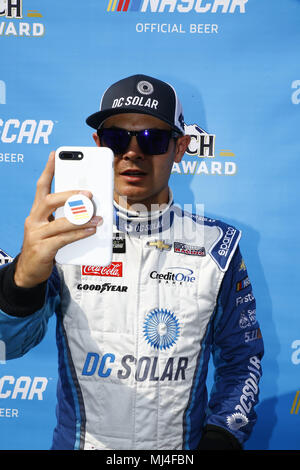 Dover, Delaware, USA. 4. Mai, 2018. Kyle Larson (42) gewinnt den Pol für die AAA 400 Antrieb für Autismus in Dover International Speedway in Dover, Delaware. Quelle: Chris Owens Asp Inc/ASP/ZUMA Draht/Alamy leben Nachrichten Stockfoto