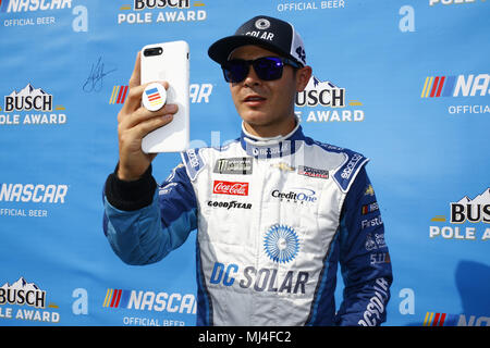 Dover, Delaware, USA. 4. Mai, 2018. Kyle Larson (42) gewinnt den Pol für die AAA 400 Antrieb für Autismus in Dover International Speedway in Dover, Delaware. Quelle: Chris Owens Asp Inc/ASP/ZUMA Draht/Alamy leben Nachrichten Stockfoto