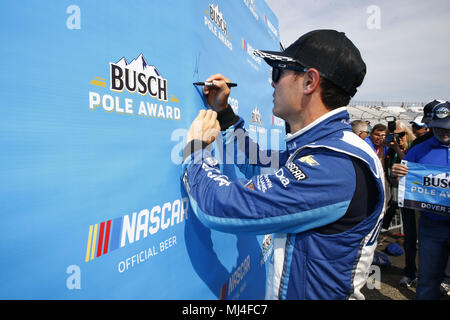 Dover, Delaware, USA. 4. Mai, 2018. Kyle Larson (42) gewinnt den Pol für die AAA 400 Antrieb für Autismus in Dover International Speedway in Dover, Delaware. Quelle: Chris Owens Asp Inc/ASP/ZUMA Draht/Alamy leben Nachrichten Stockfoto