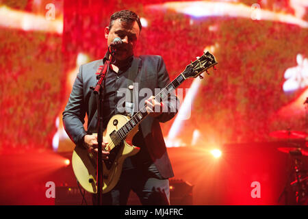 SSE Wembley Arena, London, Großbritannien, 4. Mai 2018, Manic Street Prediger Nicky Wire, Manic Street Prediger auf Ihrer "Widerstand ist zwecklos"-Tour, Credit: Richard Soans/Alamy leben Nachrichten Stockfoto