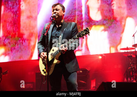 SSE Wembley Arena, London, Großbritannien, 4. Mai 2018, Manic Street Prediger Nicky Wire, Manic Street Prediger auf Ihrer "Widerstand ist zwecklos"-Tour, Credit: Richard Soans/Alamy leben Nachrichten Stockfoto