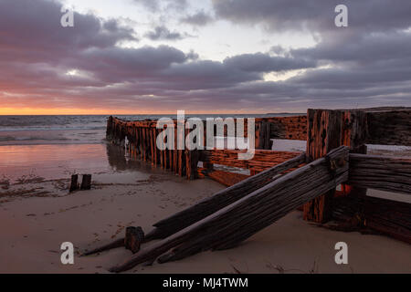 Die Erosion groyne in Victor Harbor south australia am 16. März 2011 entfernt Stockfoto