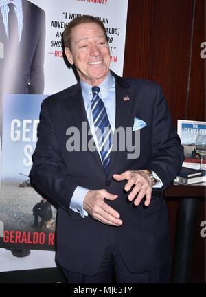 Buchvorstellung für Geraldo Rivera's "Die Geraldo zeigen: eine Abhandlung, in der Del Frisco Frontgrill in New York City statt. Mit: Joe Piscopo Wo: New York City, New York, United States Wenn: 02 Apr 2018 Credit: LK/WANN Stockfoto