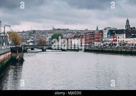 Mai 3rd, 2018, Cork, Irland - St. Patrick's Brücke, und Saint Patrick's Quay Street Stockfoto