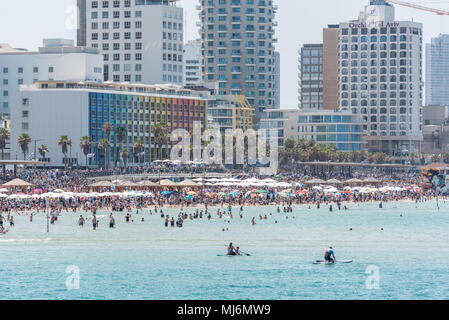 Israel, Tel Aviv-Yafo - 19. April 2018: Stadtbild von Tel Aviv, von der Marina zu sehen Stockfoto