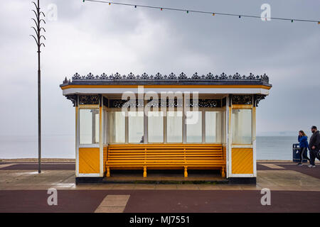 Victorian seaside Zuflucht auf dem prom in Southsea in Hampshire an einem bewölkten Tag Stockfoto