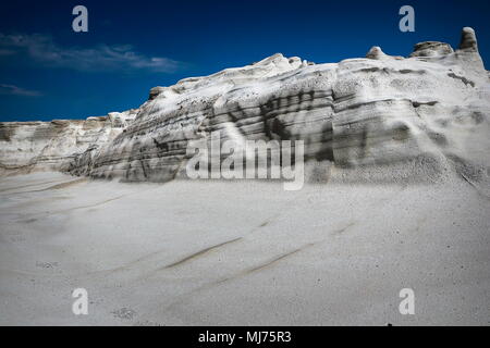 Detail von Felsformationen auf der Insel Milos am Strand Sarakiniko Stockfoto