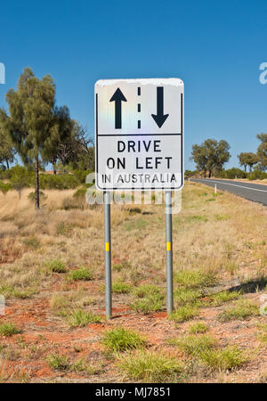 Fahren in Australien Verkehrsschilder Links. Daran erinnern die ausländischen Touristen, welche Seite der Straße zu fahren, Stockfoto