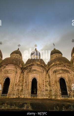 Äußeren Kreis mit Nava Kailash (108 Shiva Tempel) Ambika Kalna, West Bengal, Indien Stockfoto