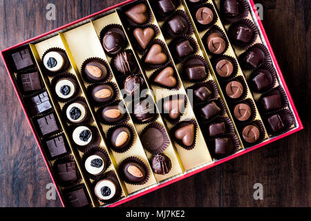 Eine Auswahl an Pralinen in Feld (Auswahl) Stockfoto