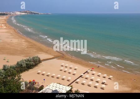 Nationalpark Gargano in Italien - Pizzomunno Strand in Vieste. Stockfoto