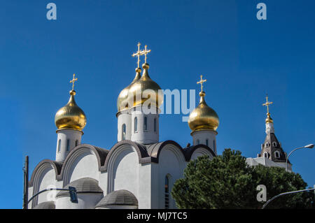 Goldenen Kuppeln der Russischen Orthodoxen Kirche von Santa Maria Magdalena in Madrid. Spanien Europa. Stockfoto