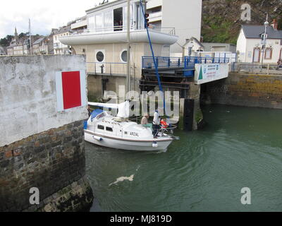 BINIC, Frankreich-04 APRIL 2016: Boot im Hafen in der Bretagne Stockfoto