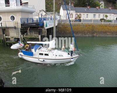 BINIC, Frankreich-04 APRIL 2016: Boot im Hafen in der Bretagne Stockfoto