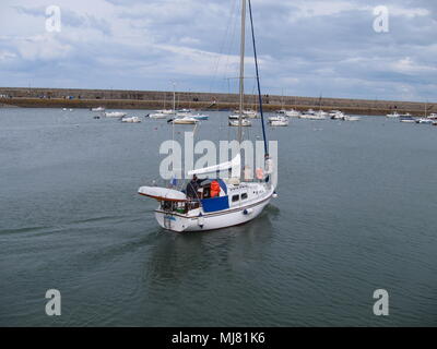 BINIC, Frankreich-04 APRIL 2016: Boot im Hafen in der Bretagne Stockfoto