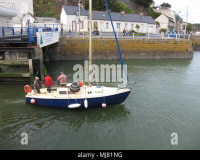 BINIC, Frankreich-04 APRIL 2016: Boot im Hafen in der Bretagne Stockfoto