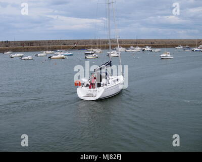 BINIC, Frankreich-04 APRIL 2016: Boot im Hafen in der Bretagne Stockfoto