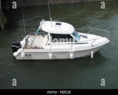 BINIC, Frankreich-04 APRIL 2016: Boot im Hafen in der Bretagne Stockfoto