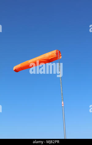 Anemometer, Windsack (Windfahne) Stockfoto