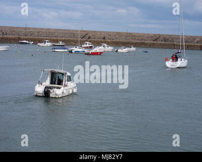 BINIC, Frankreich-04 APRIL 2016: Boot im Hafen in der Bretagne Stockfoto