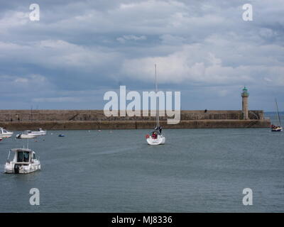 BINIC, Frankreich-04 APRIL 2016: Boot im Hafen in der Bretagne Stockfoto