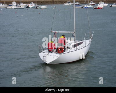 BINIC, Frankreich-04 APRIL 2016: Boot im Hafen in der Bretagne Stockfoto