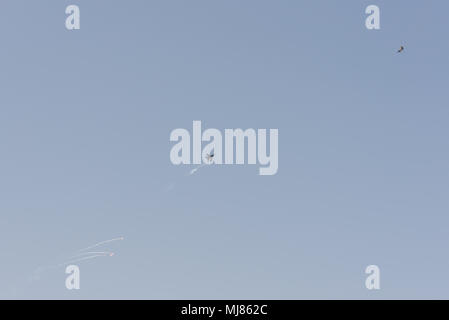 Israel, Tel Aviv-Yafo - 19. April 2018: Feier der 70. Tag der Unabhängigkeit Israels - Yom haatzmaout - Airshow von der israelischen Luftwaffe - F-1 Stockfoto