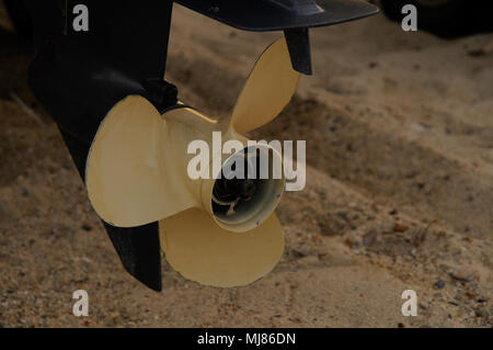 Weiße Boot Propeller mit drei Klingen Stockfoto