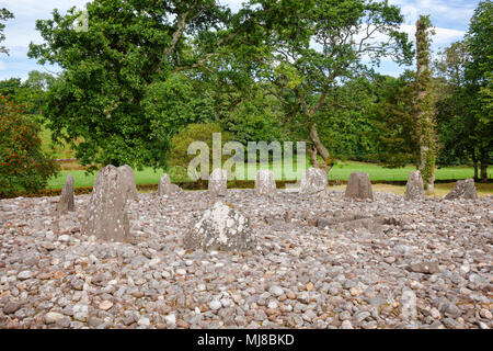 Im südlichen Kreis mit Ring 13 Steine an der Temple Holz (Half Moon) prähistorische Stätte Kilmartin Glen in der Nähe von Kintyre, Argyll und Bute, Scotla Stockfoto