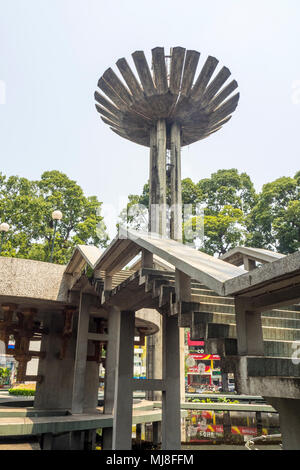 Turtle Lake und Lotus geformten Betonturm, Ho Chi Minh City, Vietnam. Stockfoto