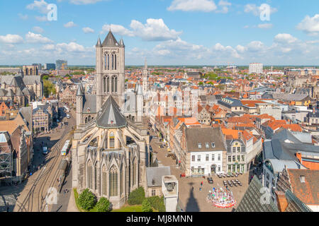 Gent, Belgien - Mai 4, 2018: Blick vom Belfort auf der St-Niklaas Kirche Stockfoto