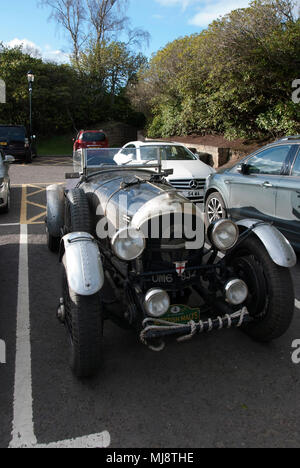 1925 Schwarz Bentley 3/4,5 Vintage Sportwagen Vorderansicht von 1925 schwarz Bentley 3/4.5 Classic vintage Veteran britische 2 zwei Tür cabrio Sport saloo Stockfoto