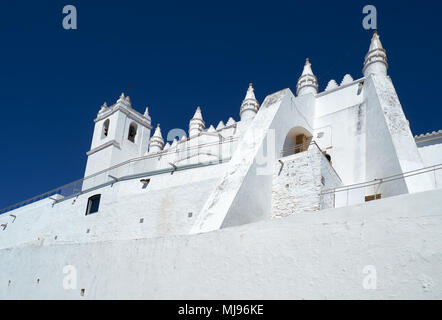 Mertola die Pfarrkirche (Igreja Matriz) ursprünglich eine Moschee. Jetzt ist es zu Unserer Lieben Frau von der Verkündigung gewidmet. Mértola. Baixo Alentejo. Portugal Stockfoto