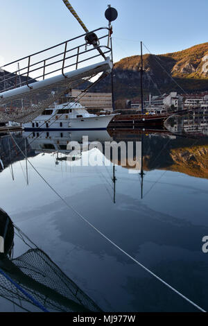 Am frühen Morgen in den Hafen von Kotor, Montenegro Stockfoto