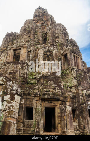 Die faszinierenden Heiligtum im Zentrum der Kambodschanischen berühmten Bayon Tempel. Stockfoto