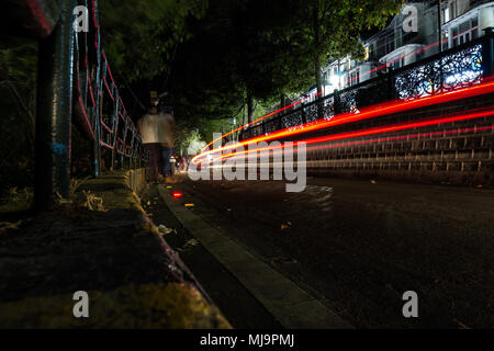 Nainital, Uttarakhand, Indien - Jagen das Licht in den Bergen. Nacht der Fotografie in der Reise stand der Uttarakhand. Stockfoto