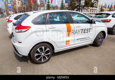 Samara, Russland - Mai 1, 2018: Neue russische Fahrzeug Lada XRAY an der Stadt. Stockfoto