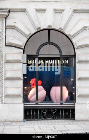 Der französische Designer Louis Vuitton Paris Modegeschäft in der Threadneedle Street in London, Großbritannien KATHY DEWITT Stockfoto