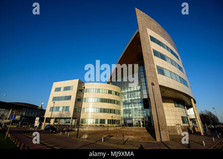 CARDIFF, Wales, Vereinigtes Königreich: 28. DEZEMBER 2016: Atradius Gebäude in Cardiff Bay Stockfoto