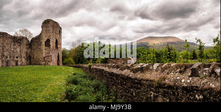 Abergavenny, Wales, UK: April 04, 2017: Abergavenny Burgruine Stockfoto