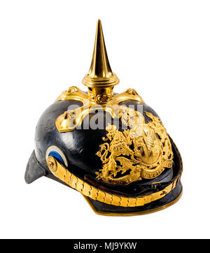 Deutsche Helm des 19. Jahrhunderts auf weißem Hintergrund. Freistellungspfaden. Stockfoto
