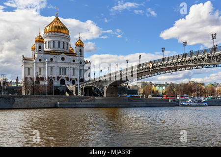 Die Christ-Erlöser-Kathedrale und Patriarshy Brücke über Fluss Moskwa in Moskau. Russland Stockfoto