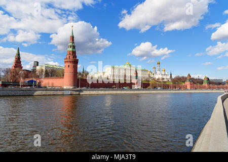 Blick auf den Kreml, den Kreml Embankment und Moskwa in Moskau. Russland Stockfoto