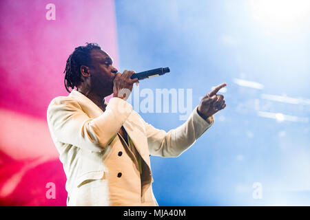 Norwegen, Bergen - 30. April 2018. Der schwedische Sänger und Produzent Dr. Alban führt ein Live Konzert während der Wir lieben die 90er Show auf Bergenshallen in Bergen. (Foto: Gonzales Foto - Jarle H. Moe). Stockfoto