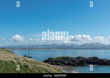 Boot auf llanddwyn Island, Anglesey, North Wales, UK Stockfoto