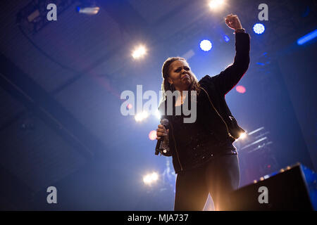 Norwegen, Bergen - 30. April 2018. Der amerikanische Sänger und Songschreiber Robin S führt ein Live Konzert während der Wir lieben die 90er Show auf Bergenshallen in Bergen. (Foto: Gonzales Foto - Jarle H. Moe). Stockfoto