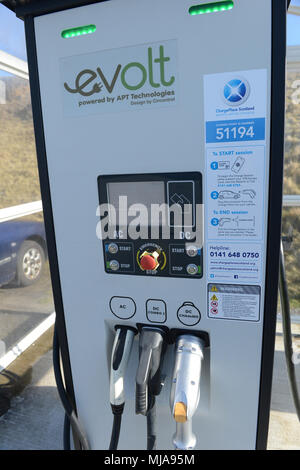 Elektroauto Aufladepunkt in ländlicher Lage in einem Schutzraum Stockfoto