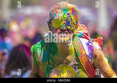 Holi Festival/Fest der Farben, Whittier Narrows Park, S. El Monte, Los Angeles County, Kalifornien, USA Stockfoto