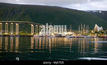 Spektakulärer Blick über den Hafen von Tromsoe im frühen Frühjahr, Nordnorwegen, Skandinavien, Europa Stockfoto