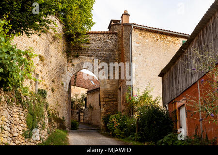 Mittelalterliche Tor in das alte Dorf Domme, in der Dordogne, Frankreich Stockfoto